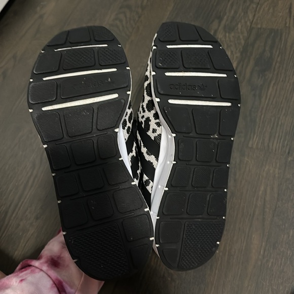 Black and White Women's Sneakers - Picture 5 of 6